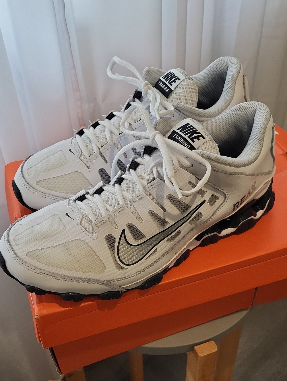 Nike White & Black Men’s Athletic Training Shoes